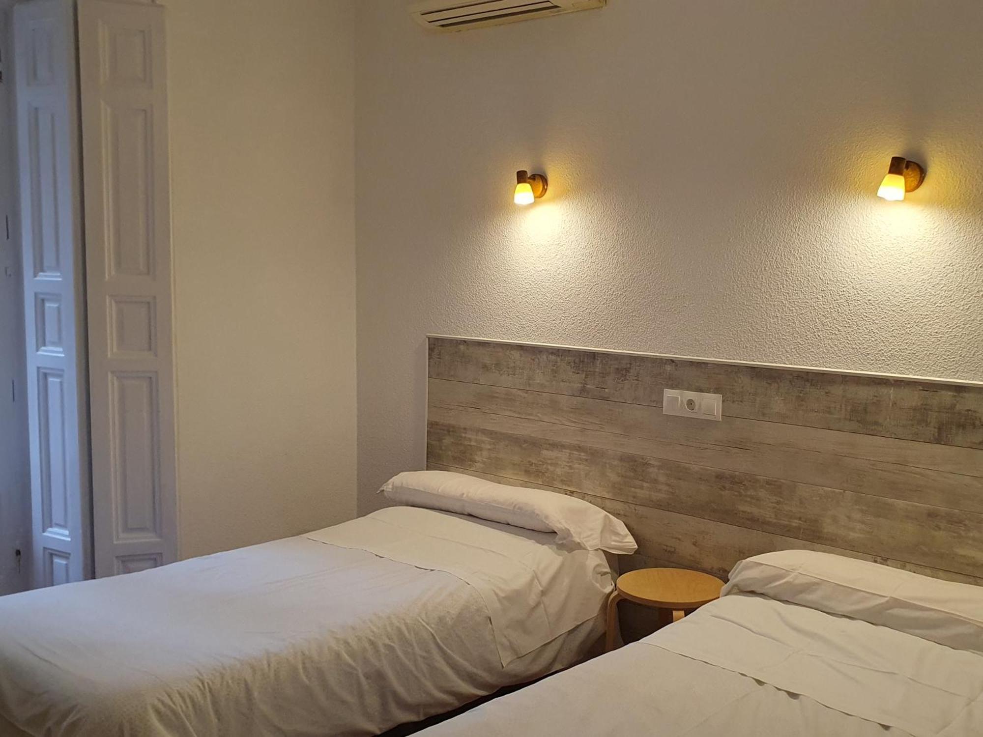 Hostal Ginebra -Madrid Centro Gran Via Sol- Bagian luar foto